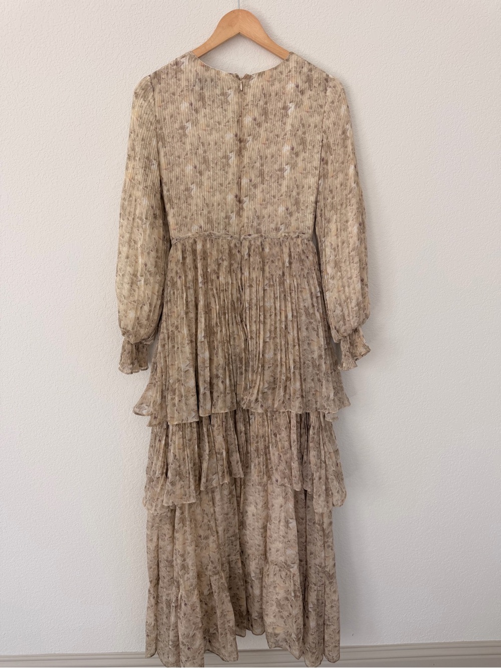 Neutral Floral Pleated Long-Sleeve Tiered Dress - Picture 3 of 3